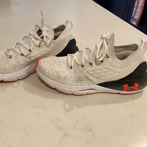 Under Armour Runnings shoes size 9.